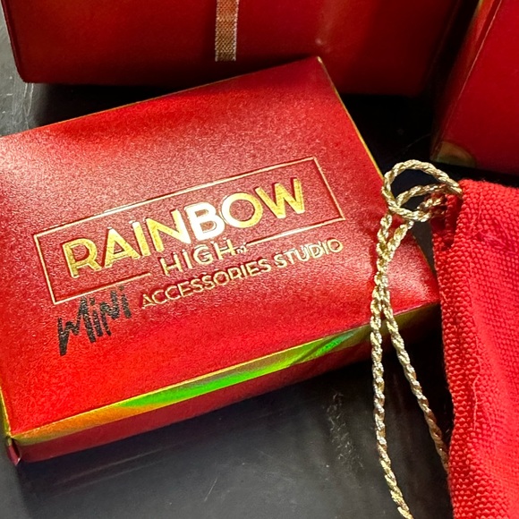 Rainbow High Mini Accessories Studio RED Crystal High Heels 👠 STRAP NEW - Picture 5 of 8